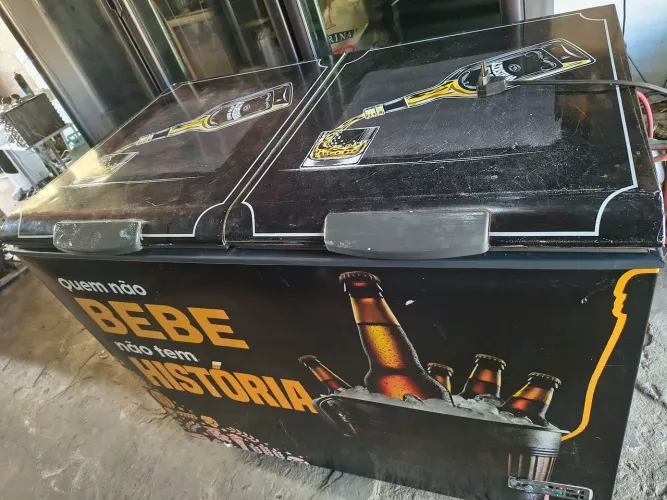 Vendo freezer Eletrolux horizontal funcionando perfeitamente dependendo do lugar entrego 
