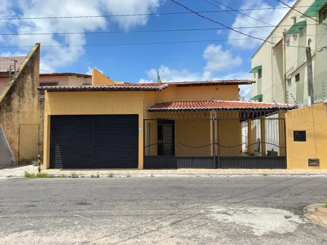 Casa em Nova Parnamirim - 3 quartos (1 Suíte) + Ponto Comercial