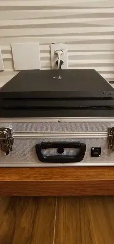 Vendo PS4 PRO Novinho 