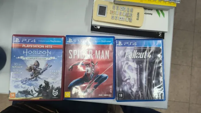 Lote com 3 Jogos PS4 - Spider-Man + Horizon Complete + Fallout 4 - R$ 100