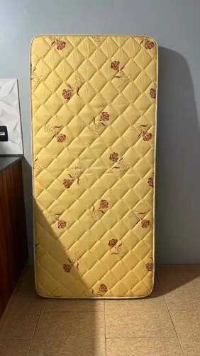 Conjunto de cama box e colchão de solteiro