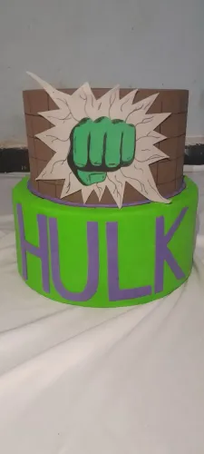 Bolo do Hunk fake