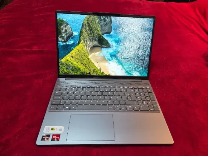 Notebook Lenovo IdeaPad Slim 3 - Ryzen 7 7735HS / 16GB RAM / SSD 512GB