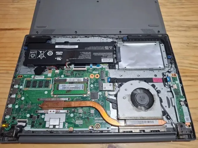 Notebook lenovo Ryzen 5 com 12Gb SEM HDD - Defeito na placa mãe no MOSET