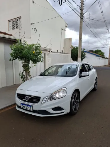 Volvo V60 T-5 R-desing 2.0 5P 2013