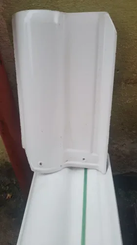 Vendo  60 telhas coloniais brancas 3 reais cada uma