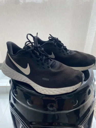 Tênis Nike Revolution 5 - tam. 39 - CORRIDA