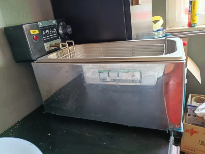 Fritadeira Elétrica Industrial Inox 220V com Cesto