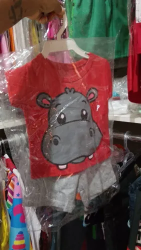 Vendo lote de roupa para loja nfantil 