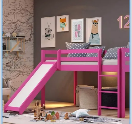 Cama rosa com escorregador