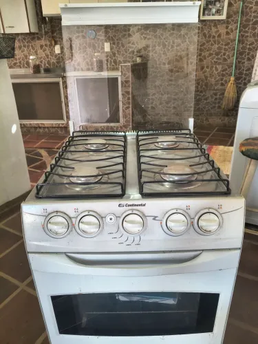 Fogão Continental 4 bocas com forno