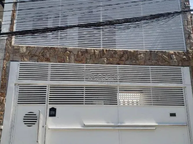 Sobrado frontal com 5 quartos sendo 1 suíte, área gourmet, 2 vagas à venda, 220 m² por R$