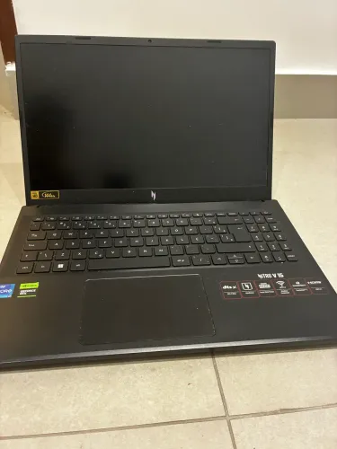 Acer nitro V15 ( usado)