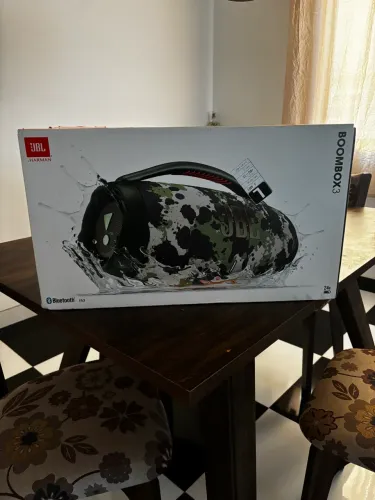 JBL Boombox 3 Nova, Lacrada