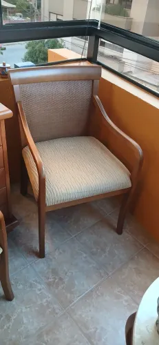 Conjunto 2 poltronas.