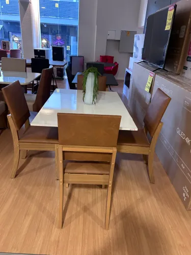 Mesa de 4 cadeiras alto padrão 
