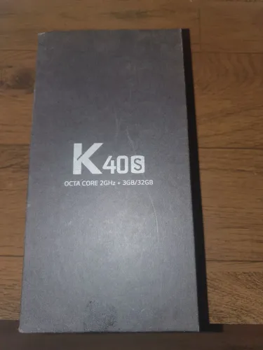 LG k40s. Vem com carregador junto