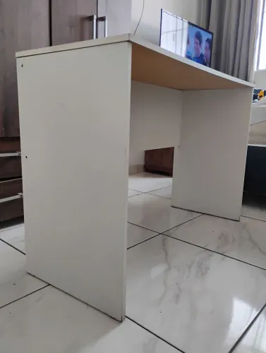 Escrivaninha 1,10 m x 45 cm x 75 cm