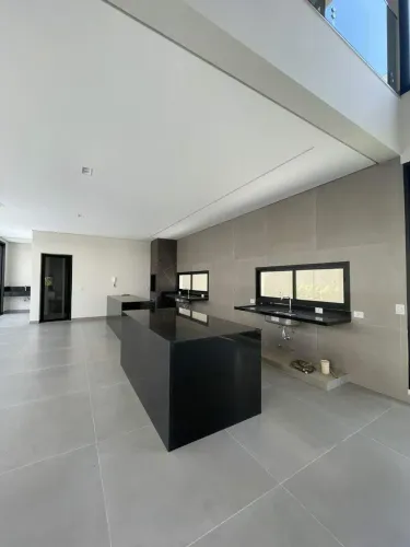 Casa residencial à venda em Uberlândia (Bairro Nova Uberlândia) | 5 quartos (4 suítes)