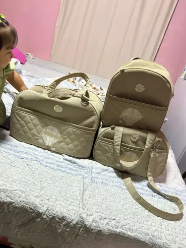 Vendo carrinho e jogo de bolsa saída de maternidade