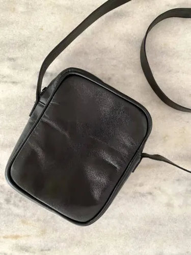 Bolsa minimalista preta Saint Studio