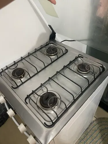 Fogão 4 bocas automático maravilhoso. Forno funcionando perfeitamente.