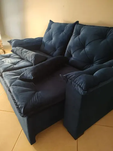 Sofá almofadado azul petróleo ( 2 meses de uso)<br>Novo 2 meses de uso apenas <br>Retrátil<br>R$11
