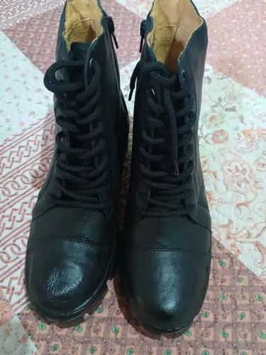 Vende-se bota tipo coturno 