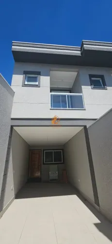 Sobrado novo à venda no Parque São Domingos com 150m², 3 suítes, churrasqueira e 2 vagas.