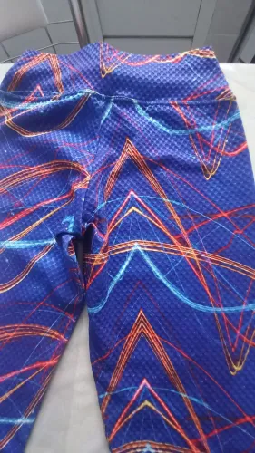 Uma calça feminina legging tamanho Gl