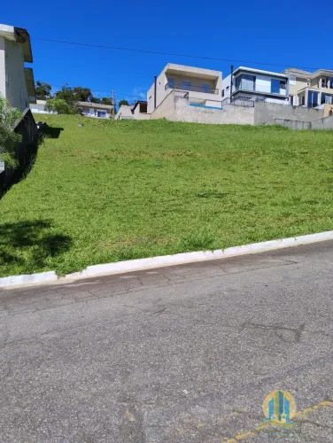 Terreno à venda em Condomínio!!