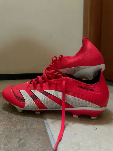 Chuteira adidas predator,usada apenas duas vezes,tamanho 43