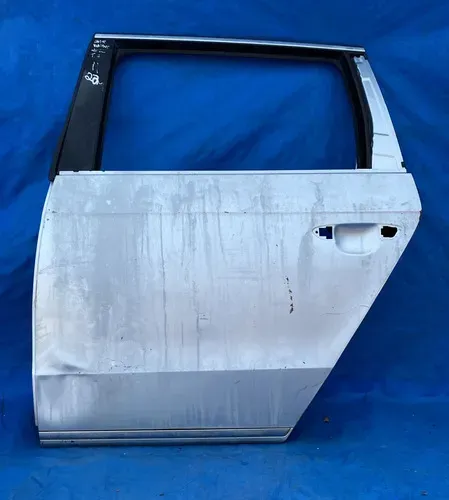 Porta Traseira Esquerda Passat Variant 2011 A 2015 / Detalhe Traseira Esquerda Prateado