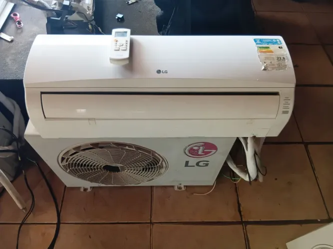 Central de ar 12mil bths funcionando perfeitamente com garantina entrego instalada