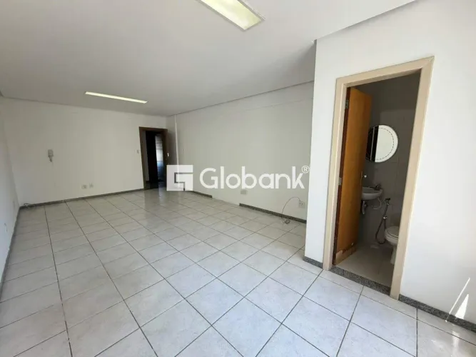 Sala comercial para aluguel Cândida Câmara 40m² Montes Claros MG