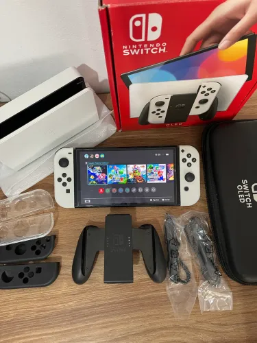 Nintendo Switch Oled - 3 meses de uso com acessórios