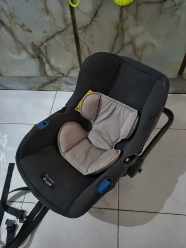 Semi novo bebê conforto 