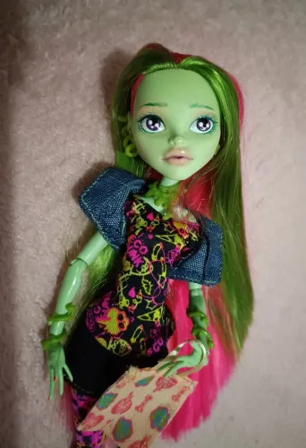 Monster High Vênus Mcflytrap customizada <br>Custom Sabrina Foggiatto <br>Perfeita 