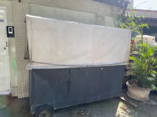 Barraca + churrasqueira,  grande com espaço interior pra quem quer começar seu negócio !!
