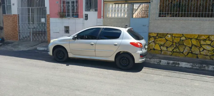 Peugeot 207 XR 1.4 Flex 8V 5P 2011