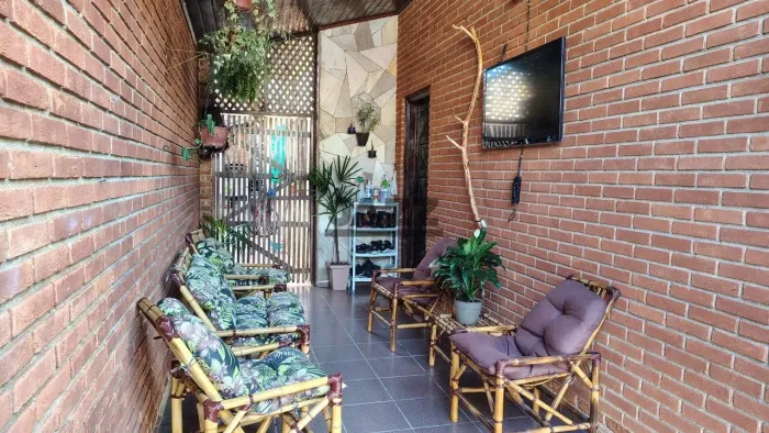 Casa Vila Tupi | 2 Dorms | Sala Ampla | Churrasqueira e 2 Vagas | Zona 2
