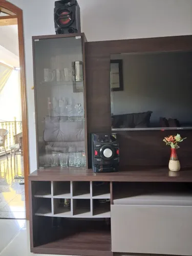 Vendo estante com painel