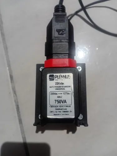 Vendo transformador de 110 pra 220