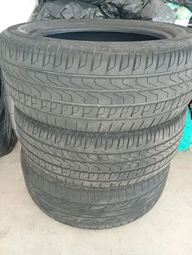 3 pneus 205 55 r16, 2 seminovos e 1 meia vida,R$ 390,00 os 3 juntos.