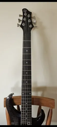 Contra baixo/instrumento musical.