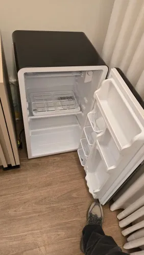 Frigobar Midea Retrô Preto Ônix, 95 litros, modelo MRV10P1, 127V