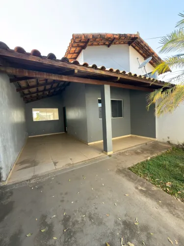 Casa com quintal no bairro Jk