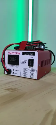 Carregador de Bateria Automotivo Digital - Novo