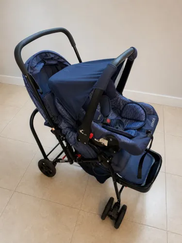 Carrinho de bebê + bebê conforto Cosco Reverse