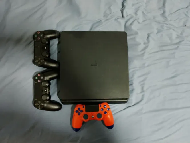 Playstation 4 slim